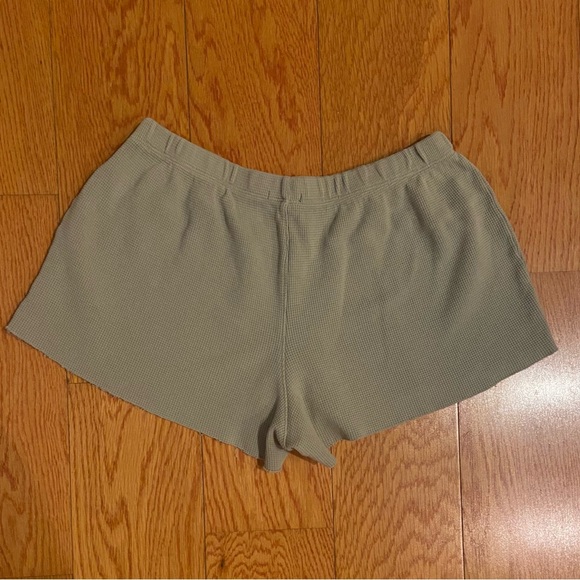 Brandy Melville Green lounge shorts, One size - Picture 5 of 5
